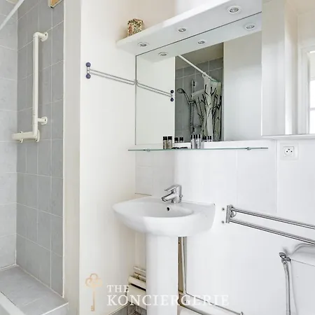Design Et Confort A Montmartre Appartamento Parigi