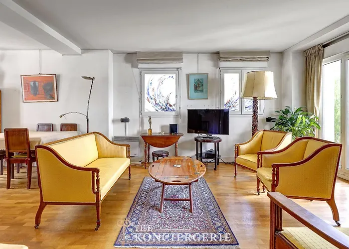 Design Et Confort A Montmartre Apartment